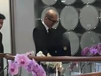 开云体育入口-球星若塔葬礼，妻子趴棺木痛哭，葡萄牙队友为他抬棺！F