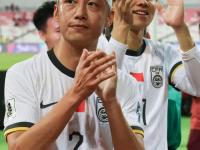 开云体育电脑版-比赛中惨遭红牌，国安将士遭遇困境