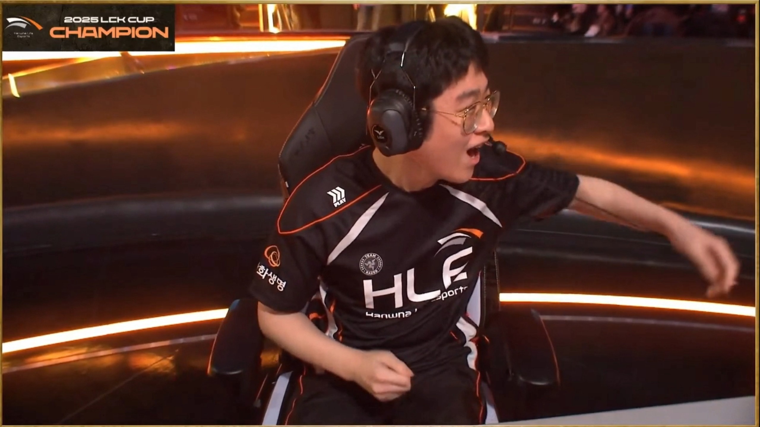 LOL：电竞世界杯HLE首秀！上单弱的CFO偏偏遇到了Zeus