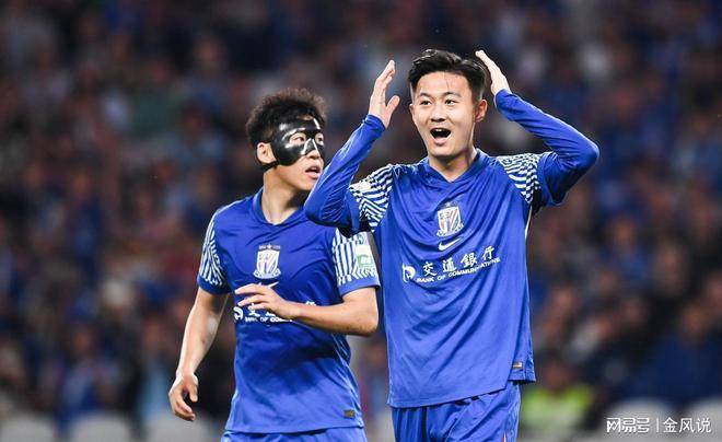 日本足球10亿先生！20岁天才后卫登陆热刺！仅用3年从高中到英超的简单介绍