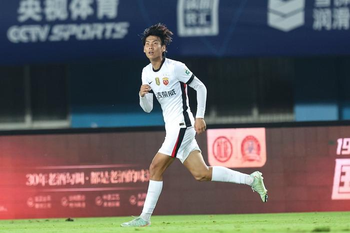 中超最佳阵容：河南锋霸双响逼平泰山莱昂纳多替补传射救主