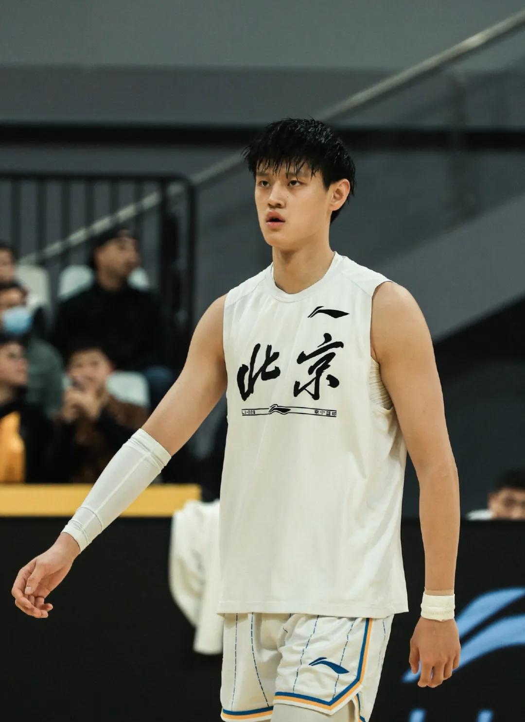 王睿泽30分杨瀚森29+10+7青岛击败深圳的简单介绍