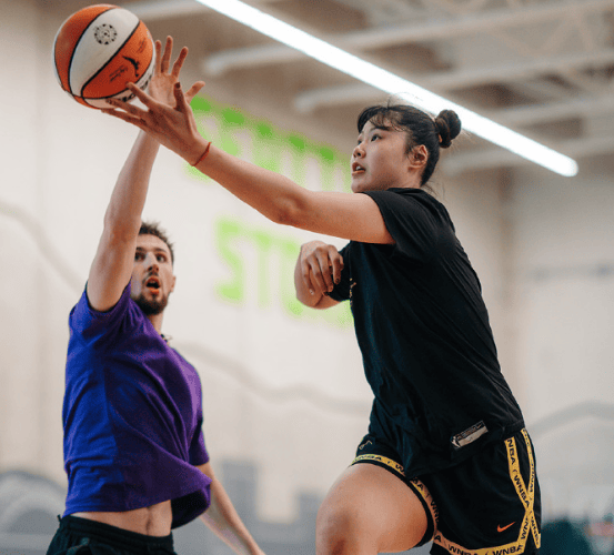 包含WNBA球员能打败NBA球员吗？女篮队员：不可能你不懂进的词条