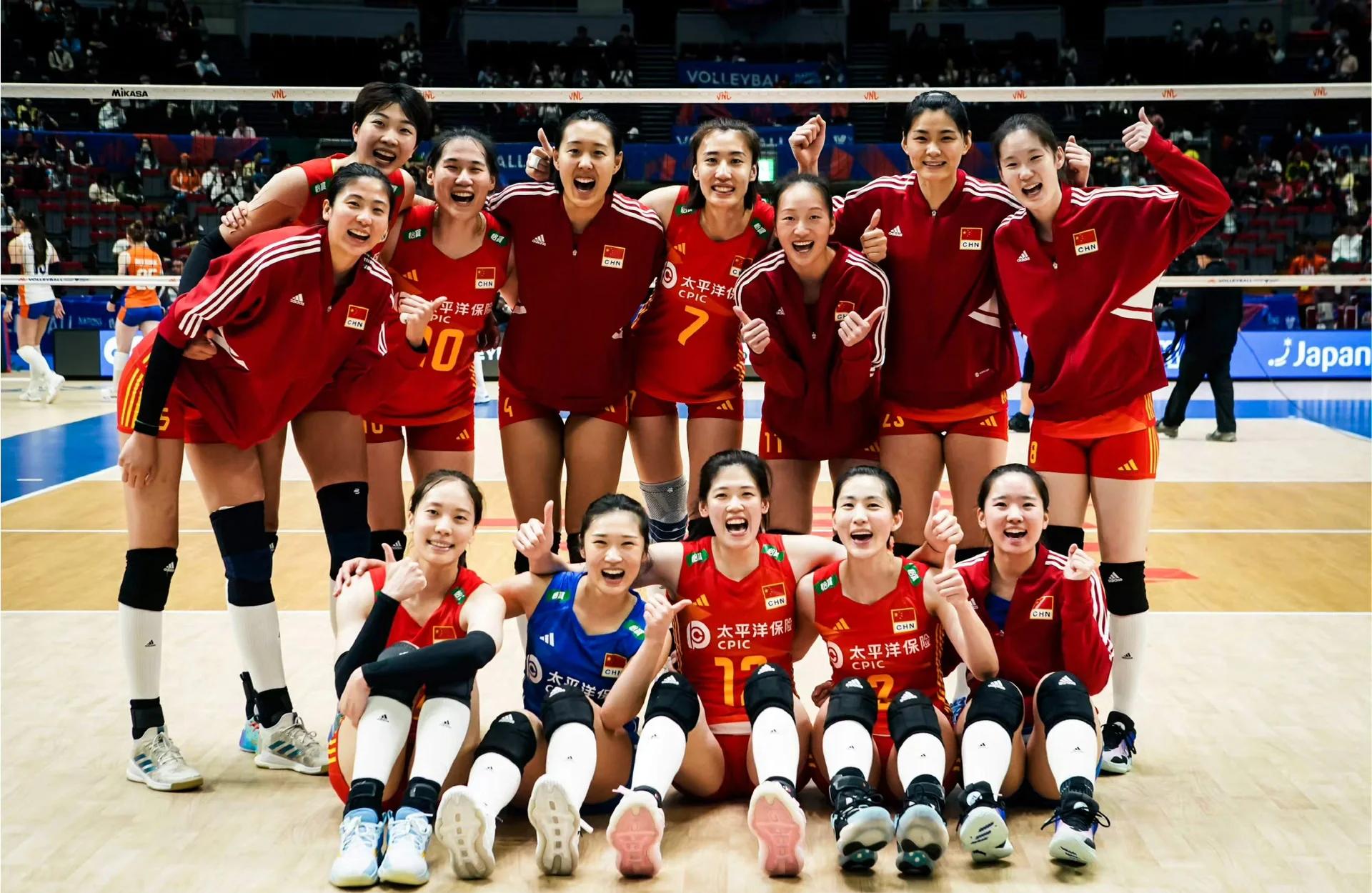 中国女排豪取三连胜，晋级八强的简单介绍